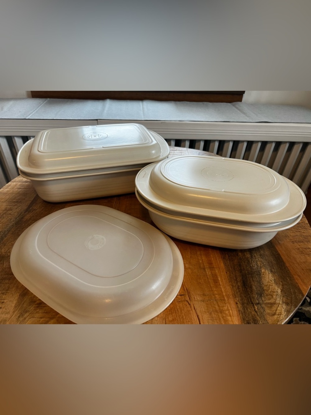 Set of 2 Tupperware Ovenworks Roasters/Containers 3qt and 5qt. Great condition!